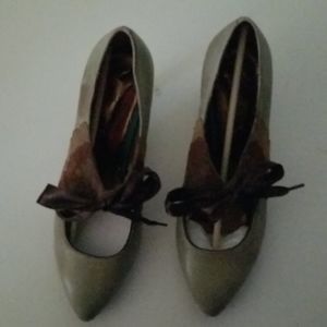 Poetic Licence London Delish Sandstone